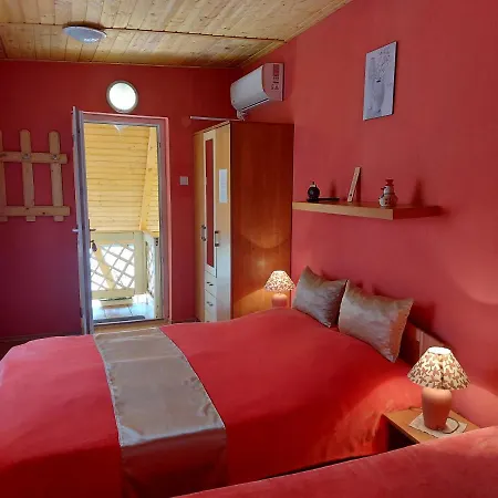 Appartamento Castello Vendeg Es Apartmanhaz