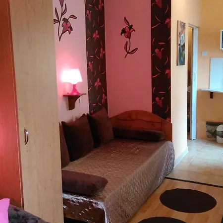 Castello Vendeg Es Apartmanhaz Appartamento