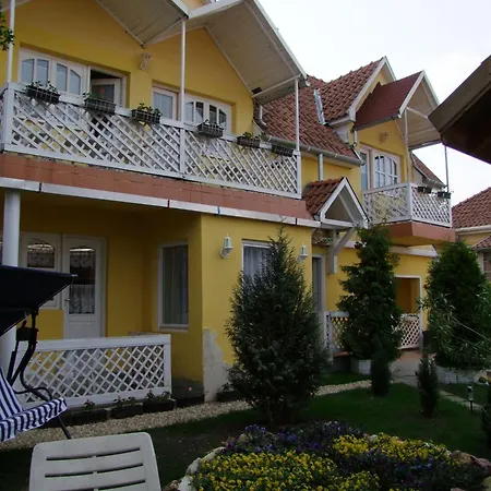 Appartamento Castello Vendeg Es Apartmanhaz