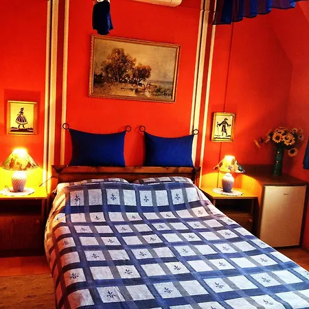 Castello Vendeg Es Apartmanhaz