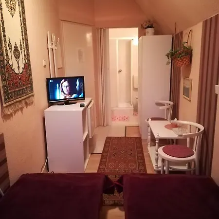 Castello Vendeg Es Apartmanhaz