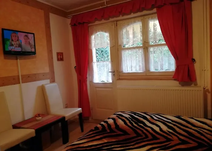 Castello Vendeg Es Apartmanhaz * Eğri