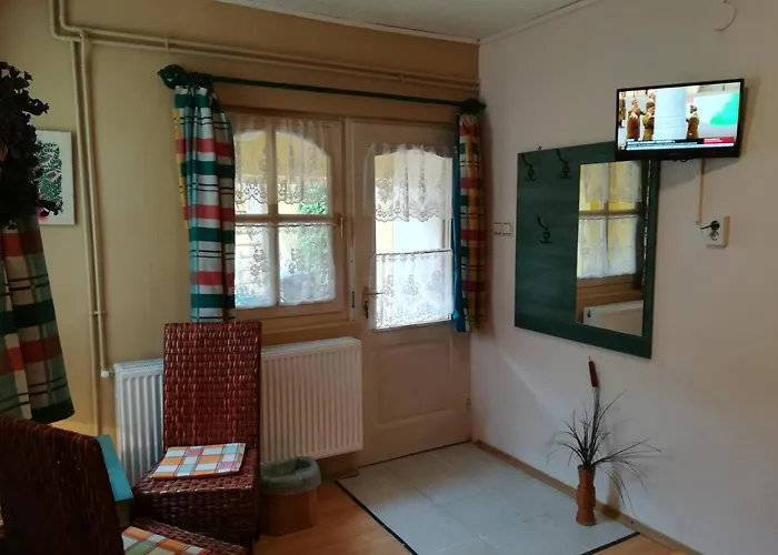 Castello Vendeg Es Apartmanhaz