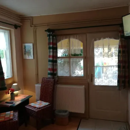 Castello Vendeg Es Apartmanhaz Apartament *