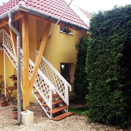 Castello Vendeg Es Apartmanhaz