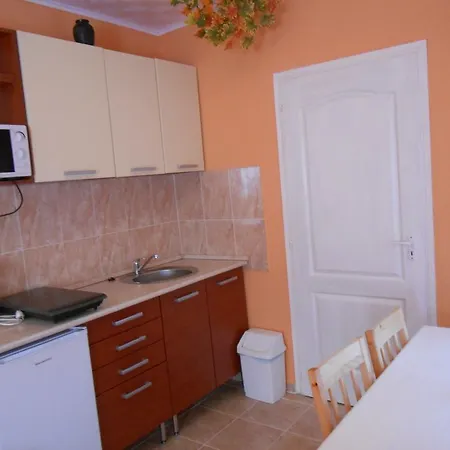 Daire Castello Vendeg Es Apartmanhaz *