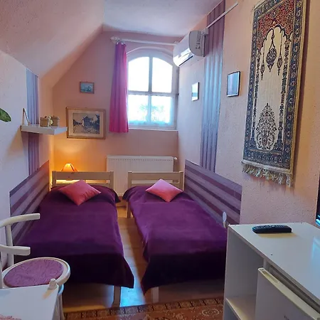 Castello Vendeg Es Apartmanhaz Apartament Eger