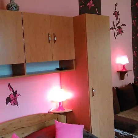 Castello Vendeg Es Apartmanhaz Apartament