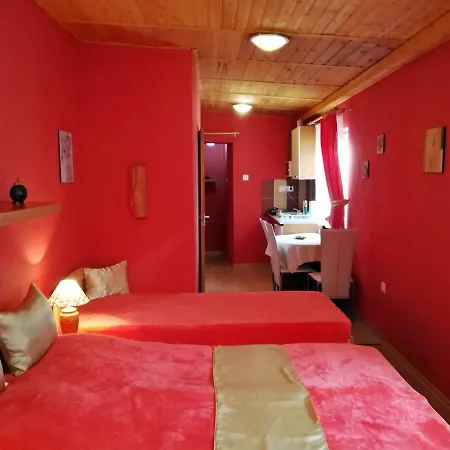 Castello Vendeg Es Apartmanhaz Apartament Eger