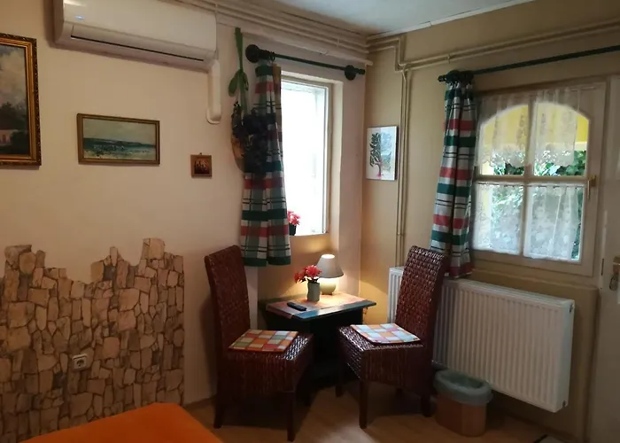 Castello Vendeg Es Apartmanhaz * Eger