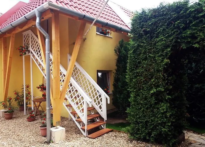 Castello Vendeg Es Apartmanhaz