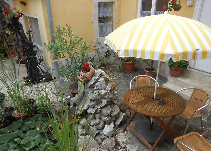 Castello Vendeg Es Apartmanhaz Eger