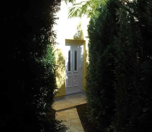 Castello Vendeg Es Apartmanhaz