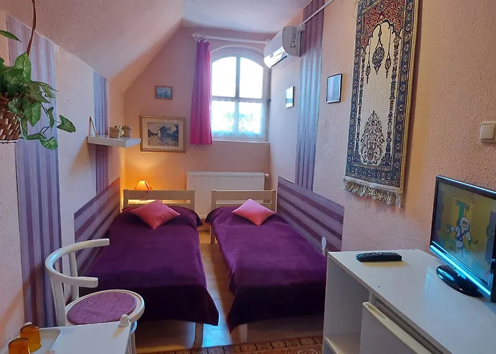 Castello Vendeg Es Apartmanhaz Apartamento Eger