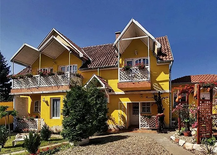 Apartamento Castello Vendeg Es Apartmanhaz Eger