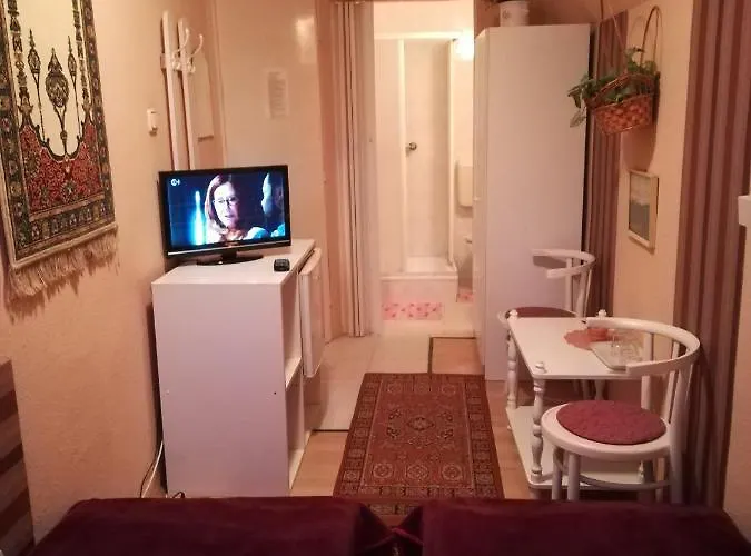 Castello Vendeg Es Apartmanhaz